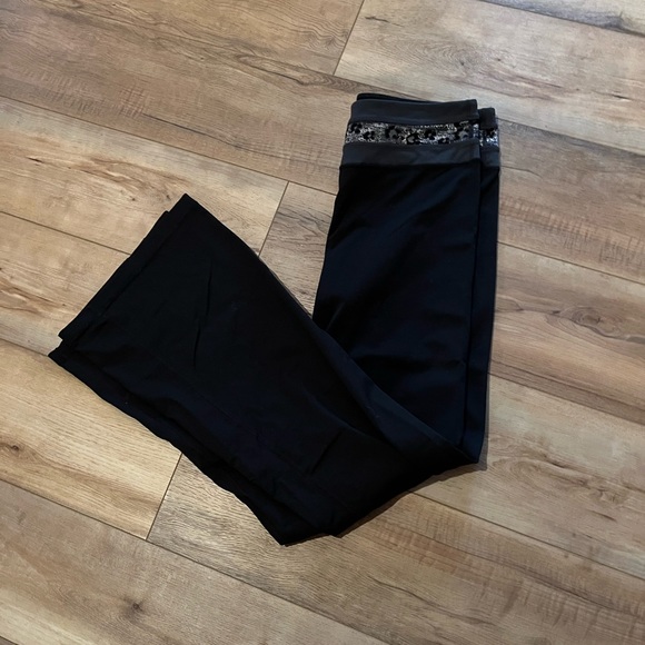 Flared Yoga Pants, Blk w patterned waistband, XL - Picture 3 of 5